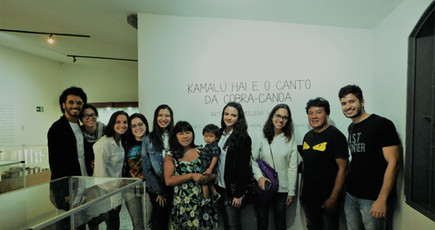 Visita de alunos da pós-graduação em Direito à exposição  "Kamalu Hai e o Canto da Cobra-canoa" (30/09/19)